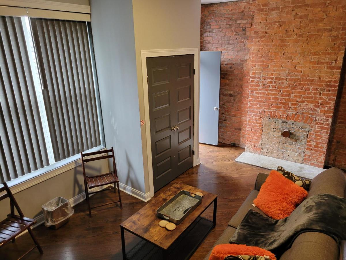 Modern Rustic Split Level With Balcony Leilighet Cincinnati Eksteriør bilde