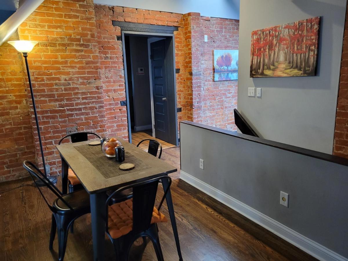 Modern Rustic Split Level With Balcony Leilighet Cincinnati Eksteriør bilde
